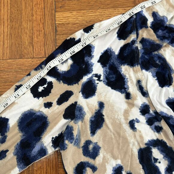 St. John's Shirt Women's Sz M Beige Blue Animal Print Long Sleeve Stretch Knit - Picture 8 of 13